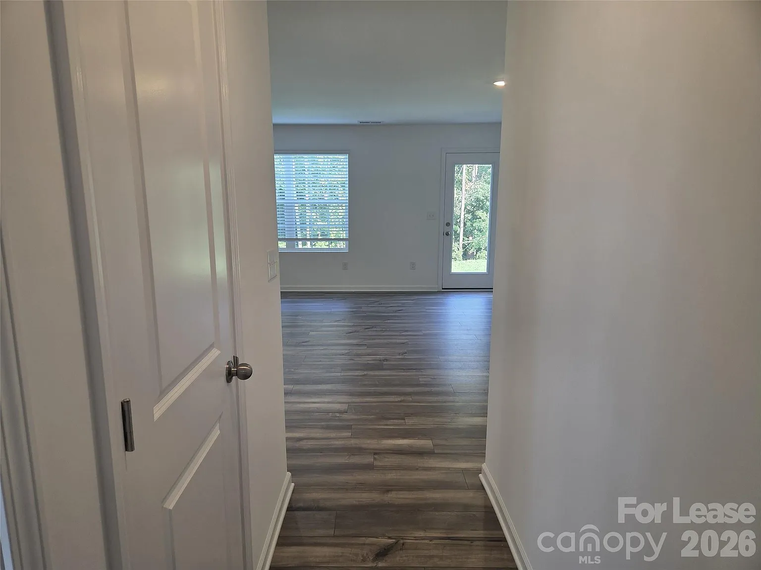 3 bed, 2.0 bath, 1043 sqft, $1,800 — Photo 2