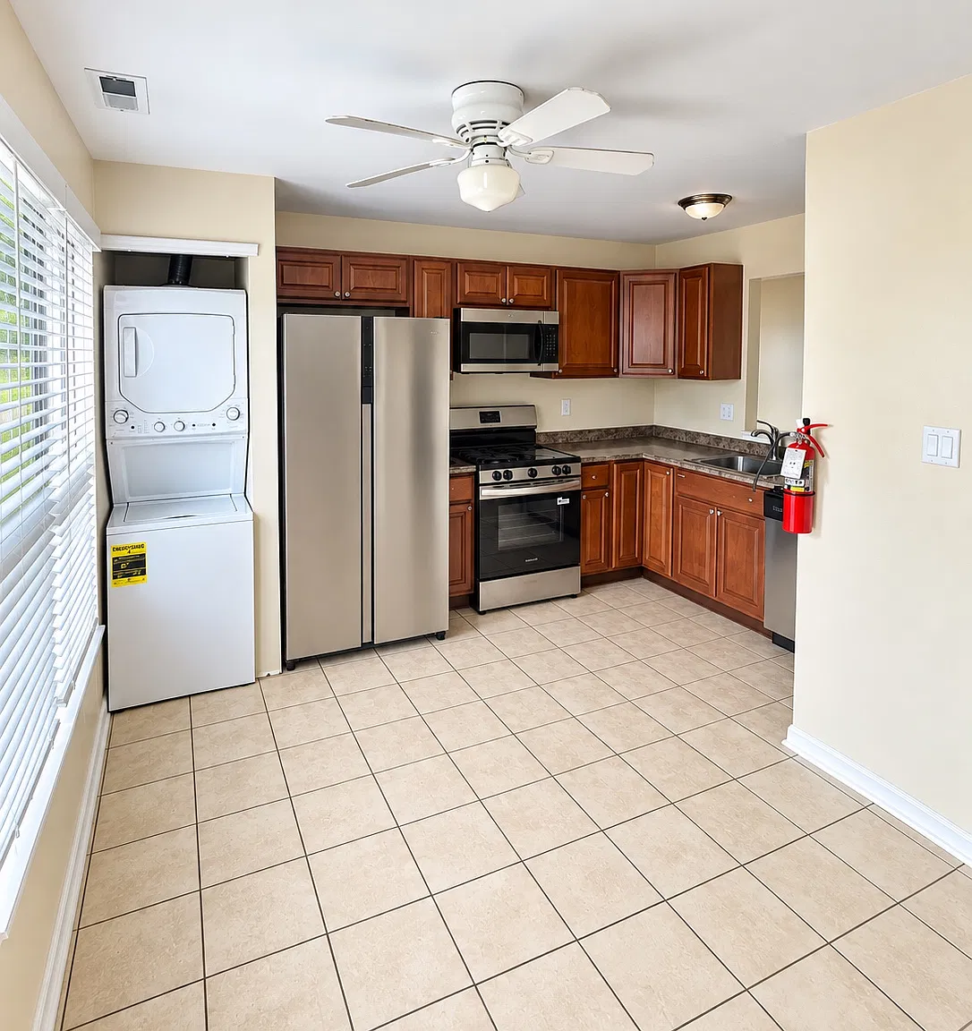 2 bed, 1000 sqft, $1,900 — Photo 1