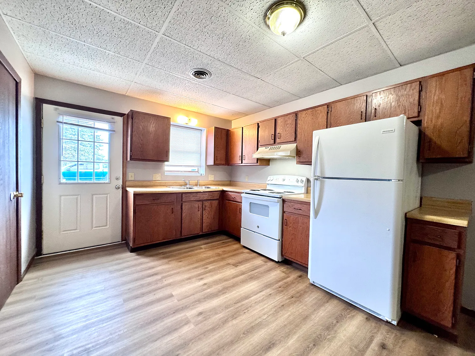 2 bed, 1.5 bath, 1200 sqft, $1,225 — Photo 2