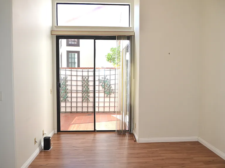 12065 Tretagnier Cir — Photo 26