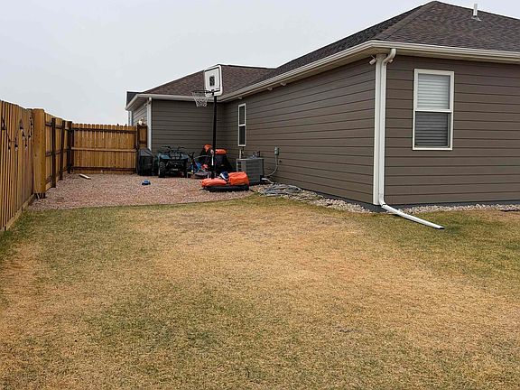 5th image of 505 Solomon Ct
