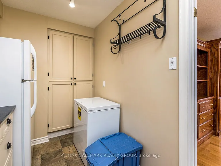 470 Laurier Ave W #902 — Photo 15