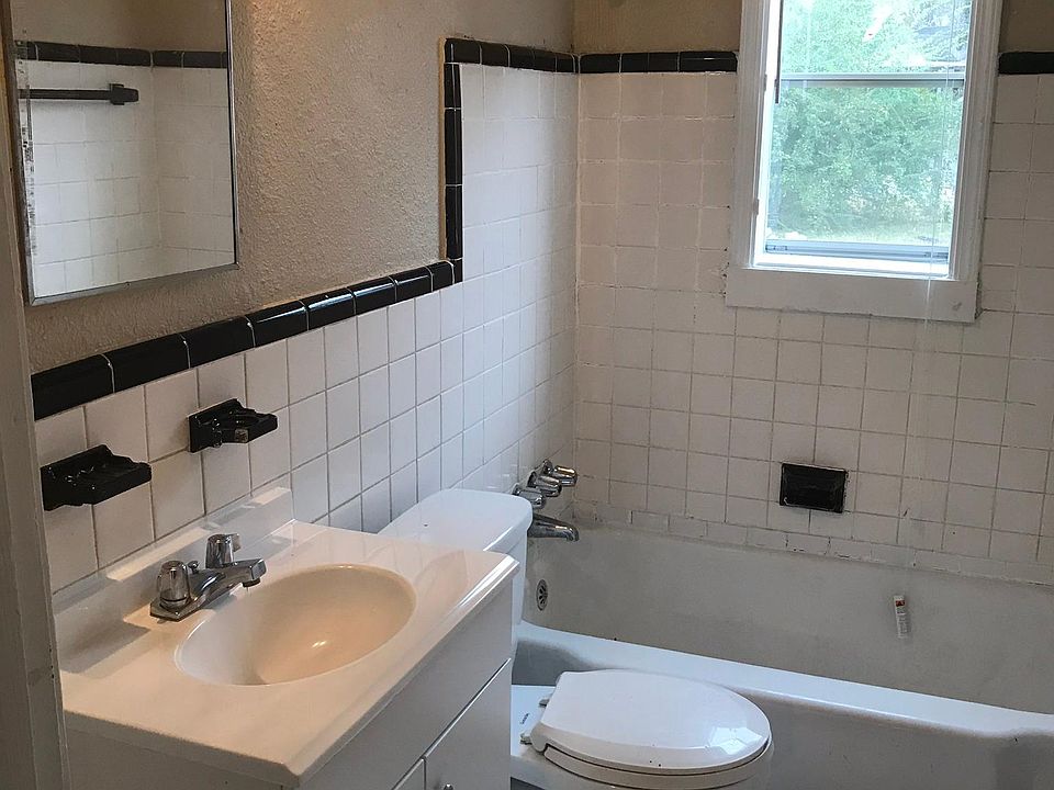 2nd image of 3723 Rhodes Ave
