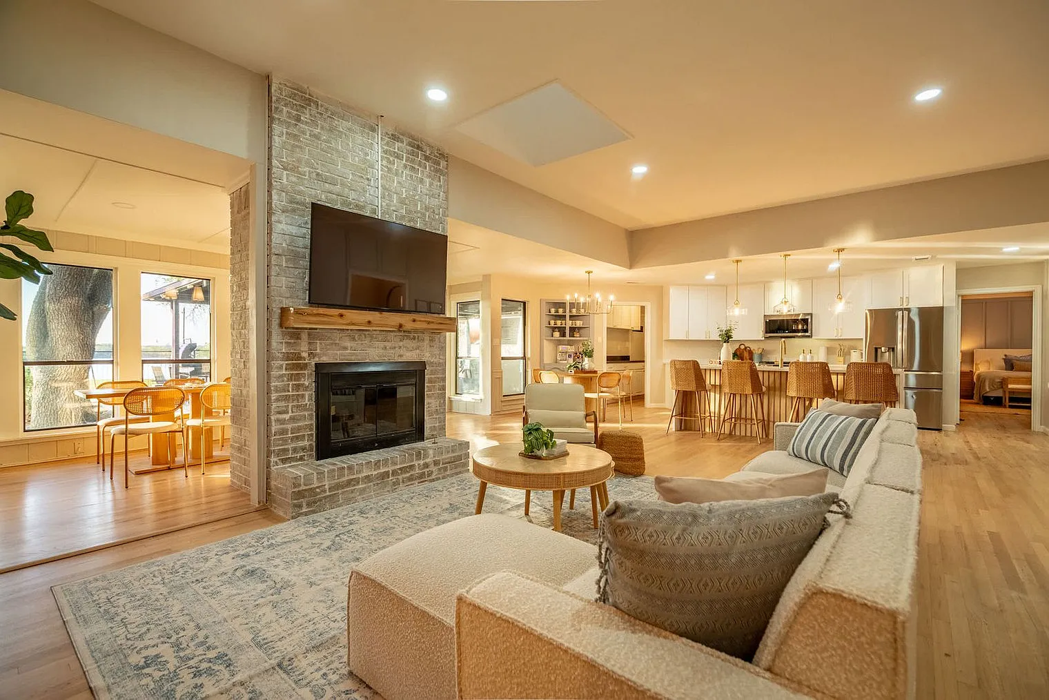 7 bed, 4.0 bath, 2798 sqft, $17,491 — Photo 3