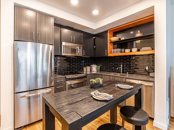 2nd image of 715 E Pine St #3141173