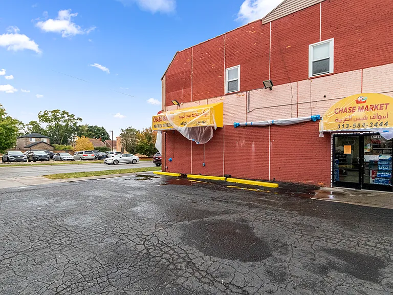 5920 Chase St — Photo 32