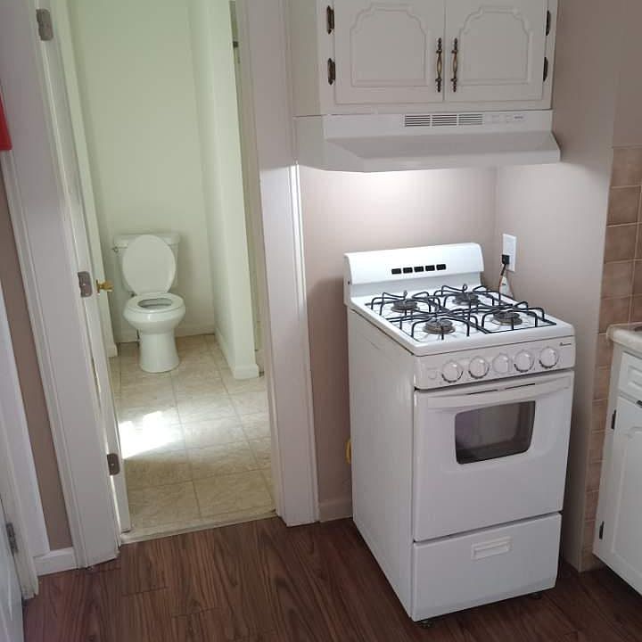 2nd image of 320 S Cleburn St #4