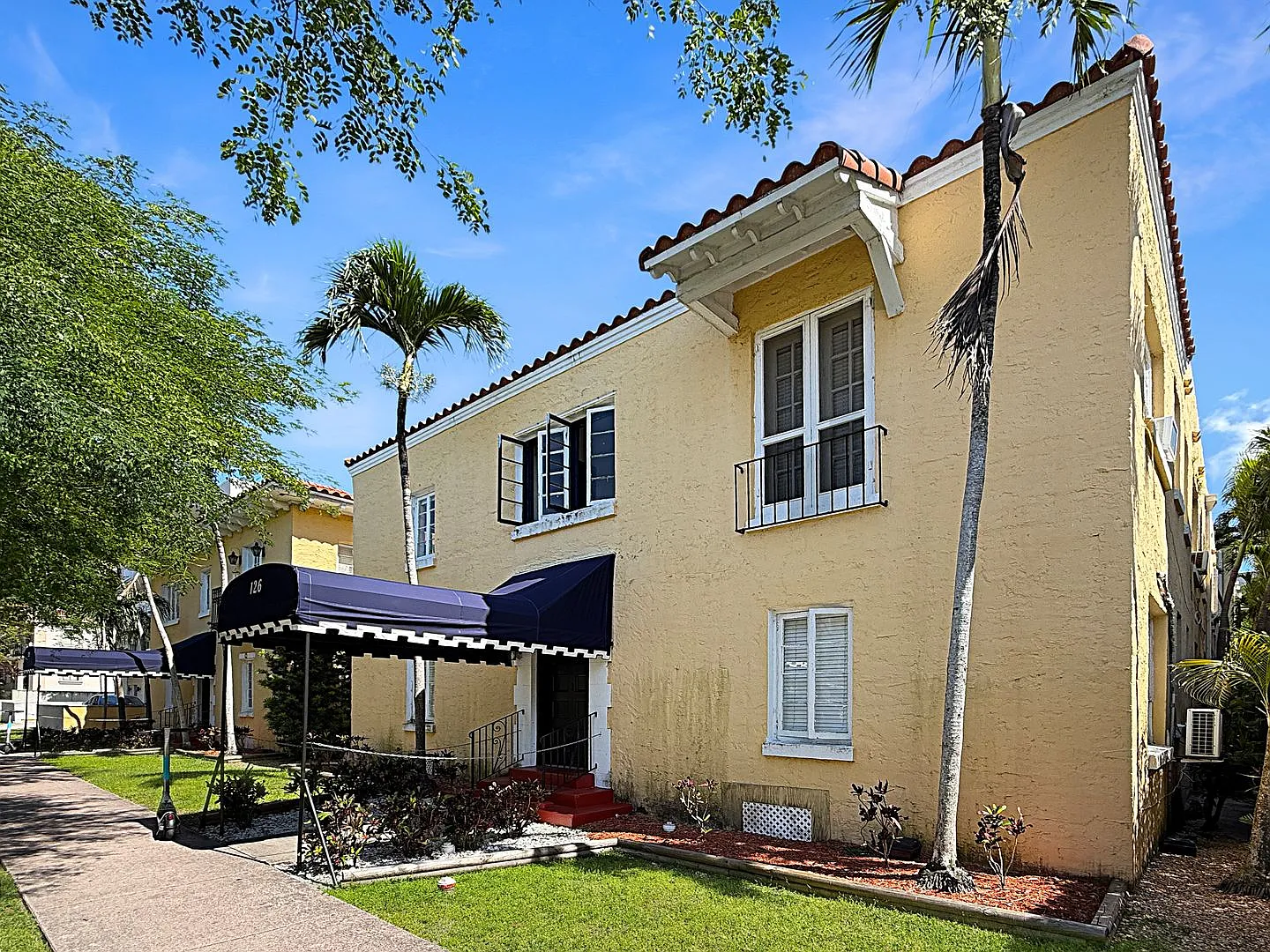 126 Mendoza Ave — Photo 2