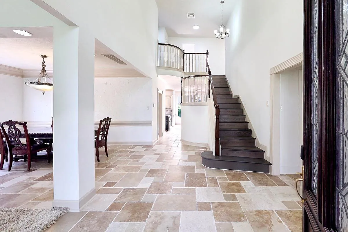 5 bed, 3.5 bath, 3683 sqft, $3,500 — Photo 3