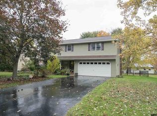 34 Longmeadow Dr, Delmar, NY 12054