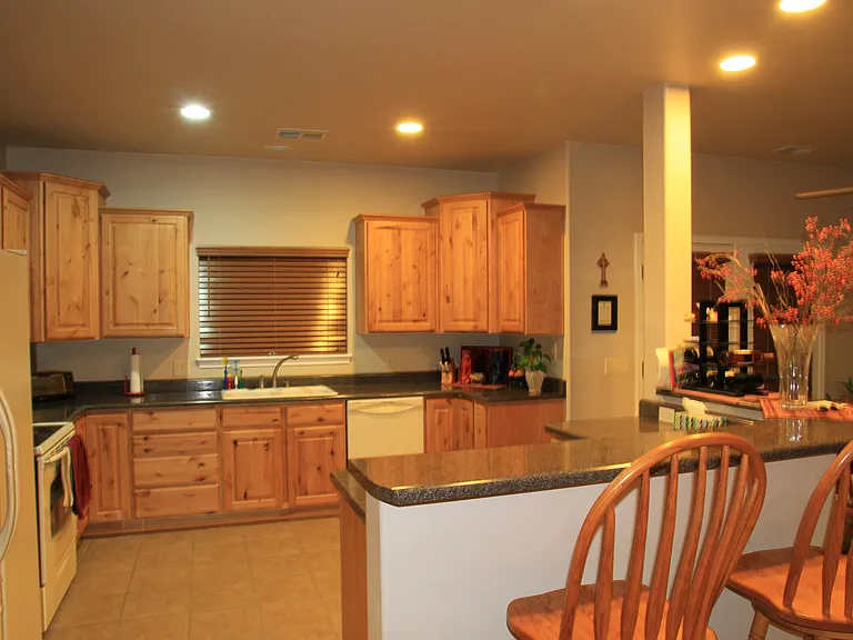 1070 W Lone Star Trl — Photo 3