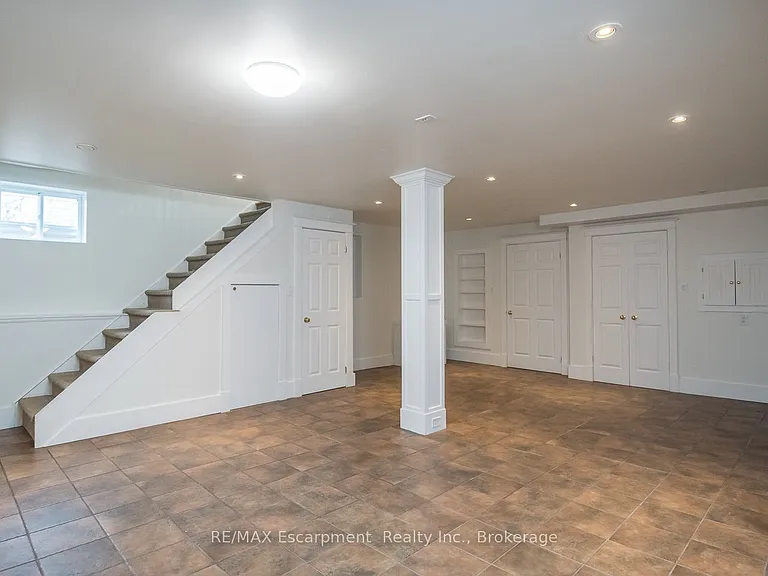 209 Allan St — Photo 22