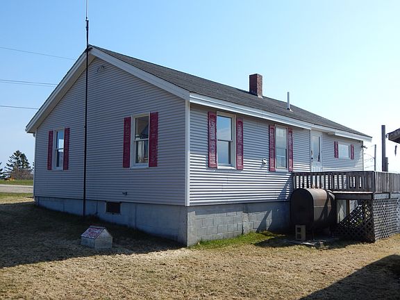 3rd image of 12 Pleasant St