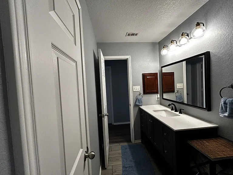 12118 Lamar Brg — Photo 24