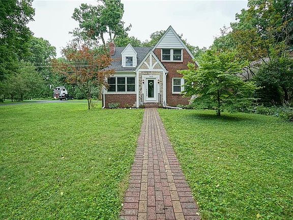 2nd image of 5699 Winthrop Ave