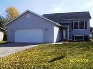 211 Sarahs Cir, Rockland, WI 54653