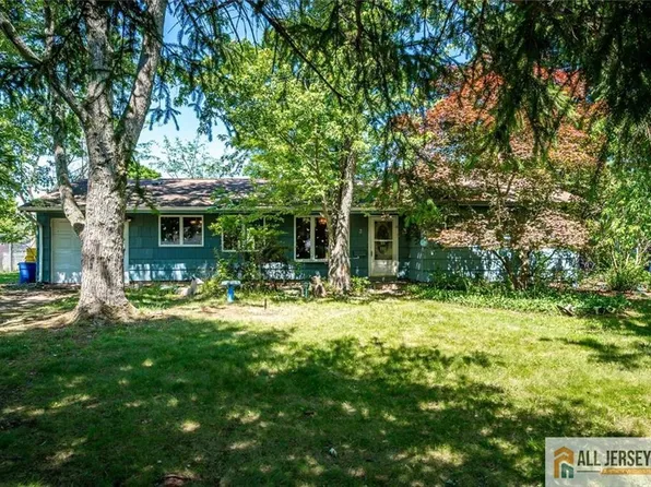 3 Forrestal Rd, Kendall Park, NJ 08824