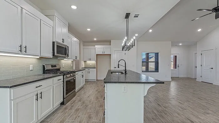 147 N Banner Ave — Photo 5
