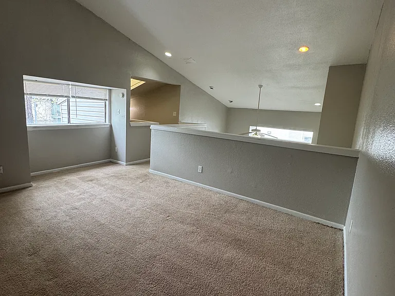 2Beds-2.5Baths