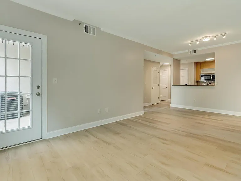 1074 Peachtree Walk NE #B222 — Photo 5