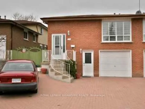 388 Pinemeadow Ave, Mississauga, ON L5B 2J9