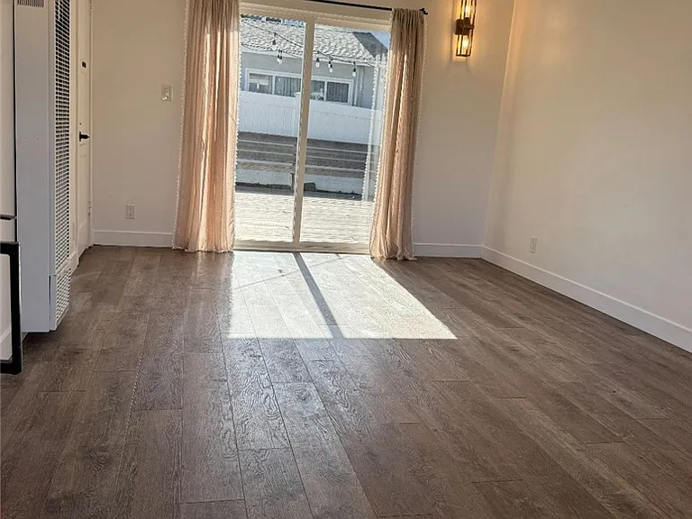 919 N Herrin St — Photo 5