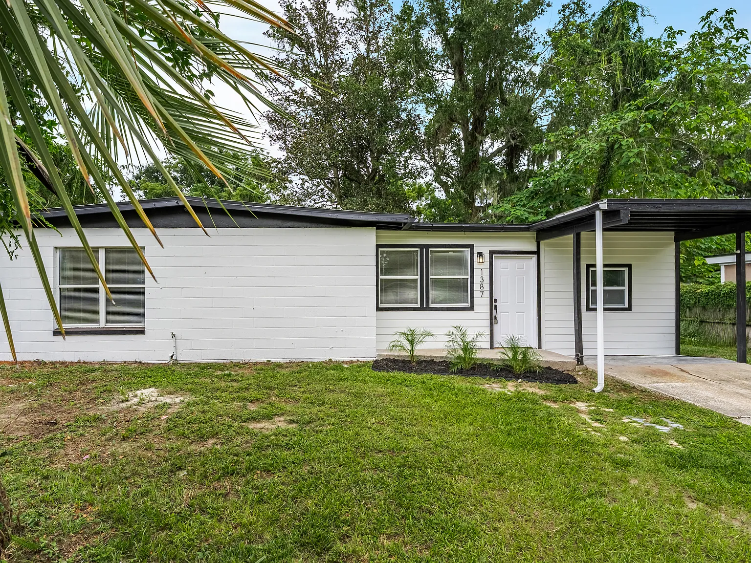 1387 Griflet Road - 1 — Photo 4