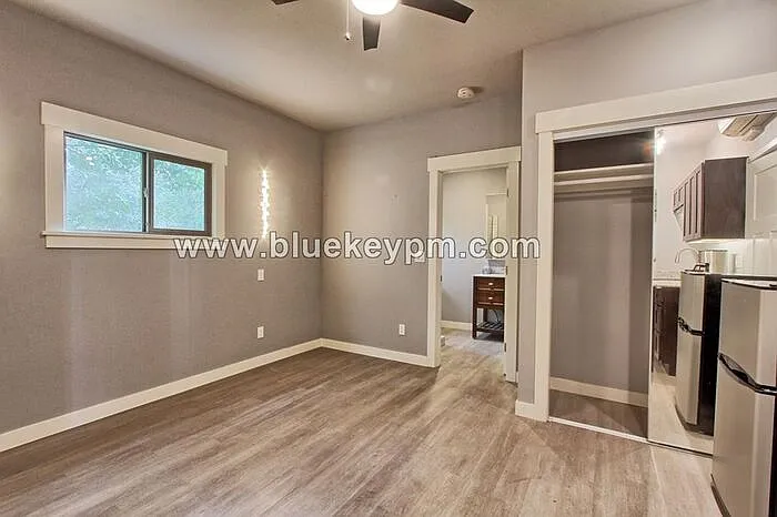 2422 NE Glisan St #E — Photo 3
