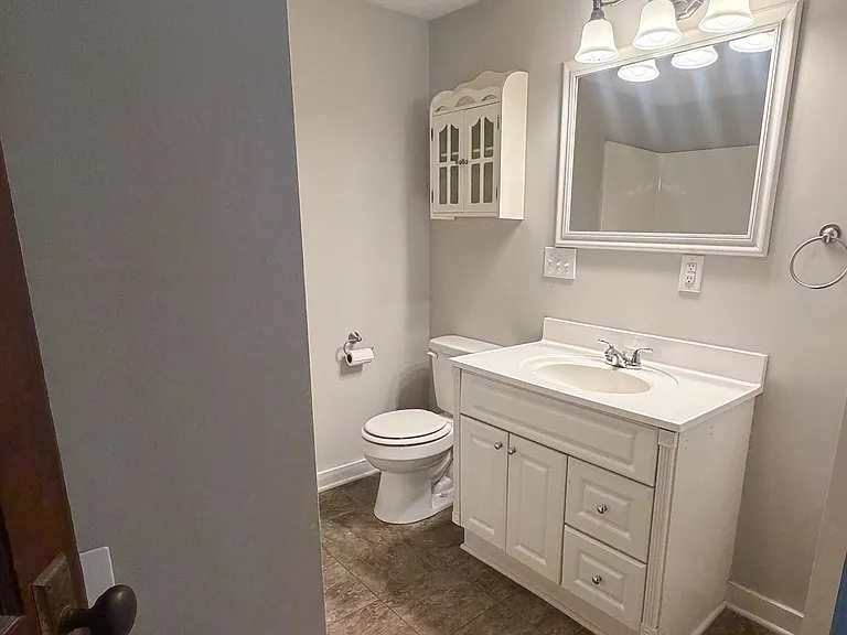832 Sherman St — Photo 7