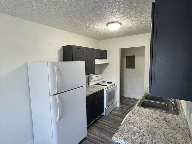 1309 E Sylvan Cir #6 — Photo 19