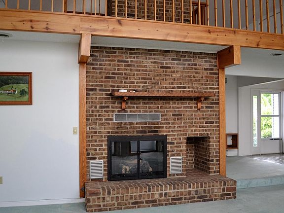 4th image of 82 Stoneridge Ln