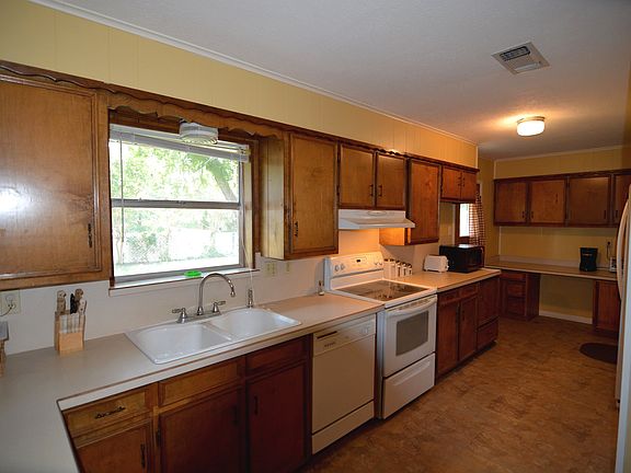 2nd image of 1010 Mockingbird St