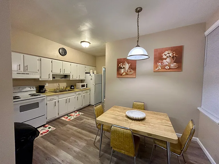 216 W Vincent St #B — Photo 3