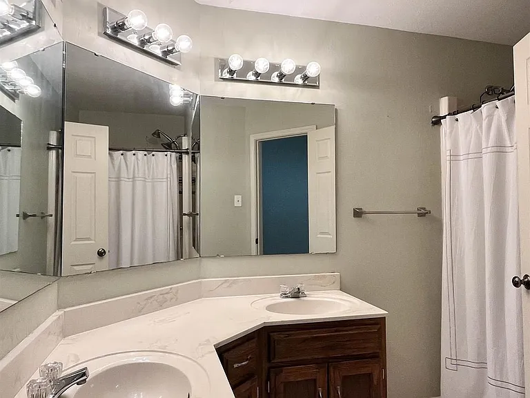 1318 Point West Dr — Photo 12