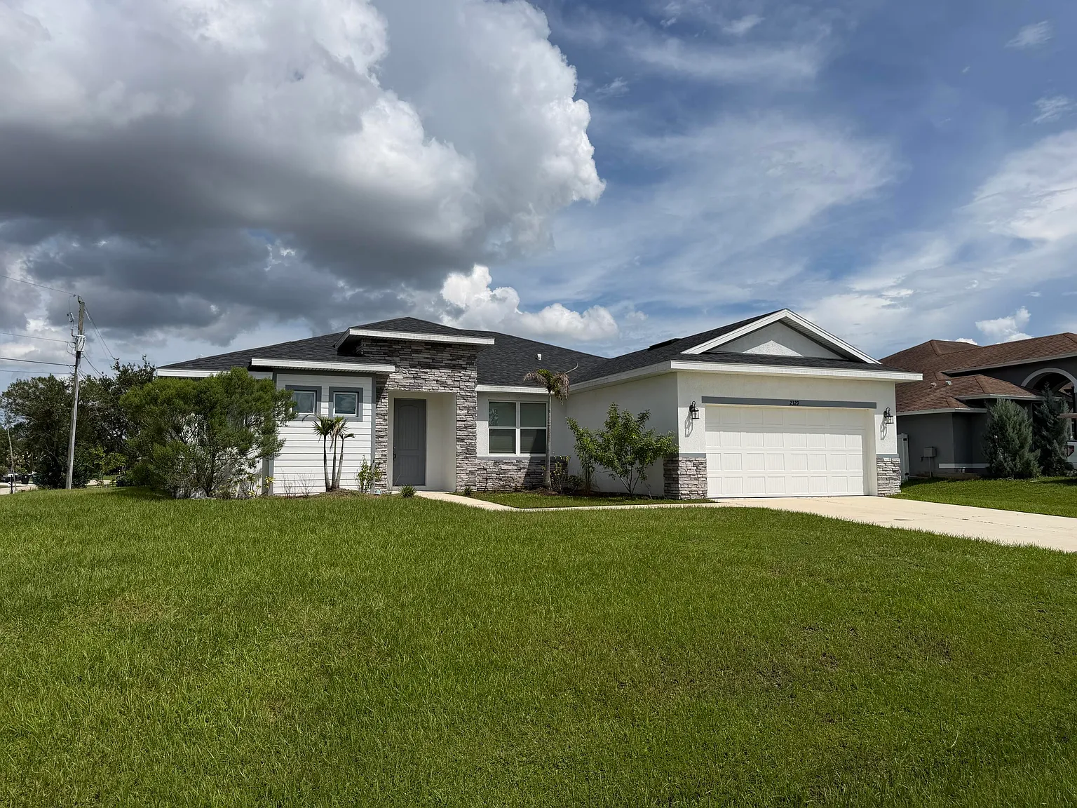 3 bed, 2.0 bath, 2047 sqft, $2,800 — Photo 1