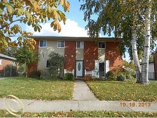 1st image of 19692 Parker St