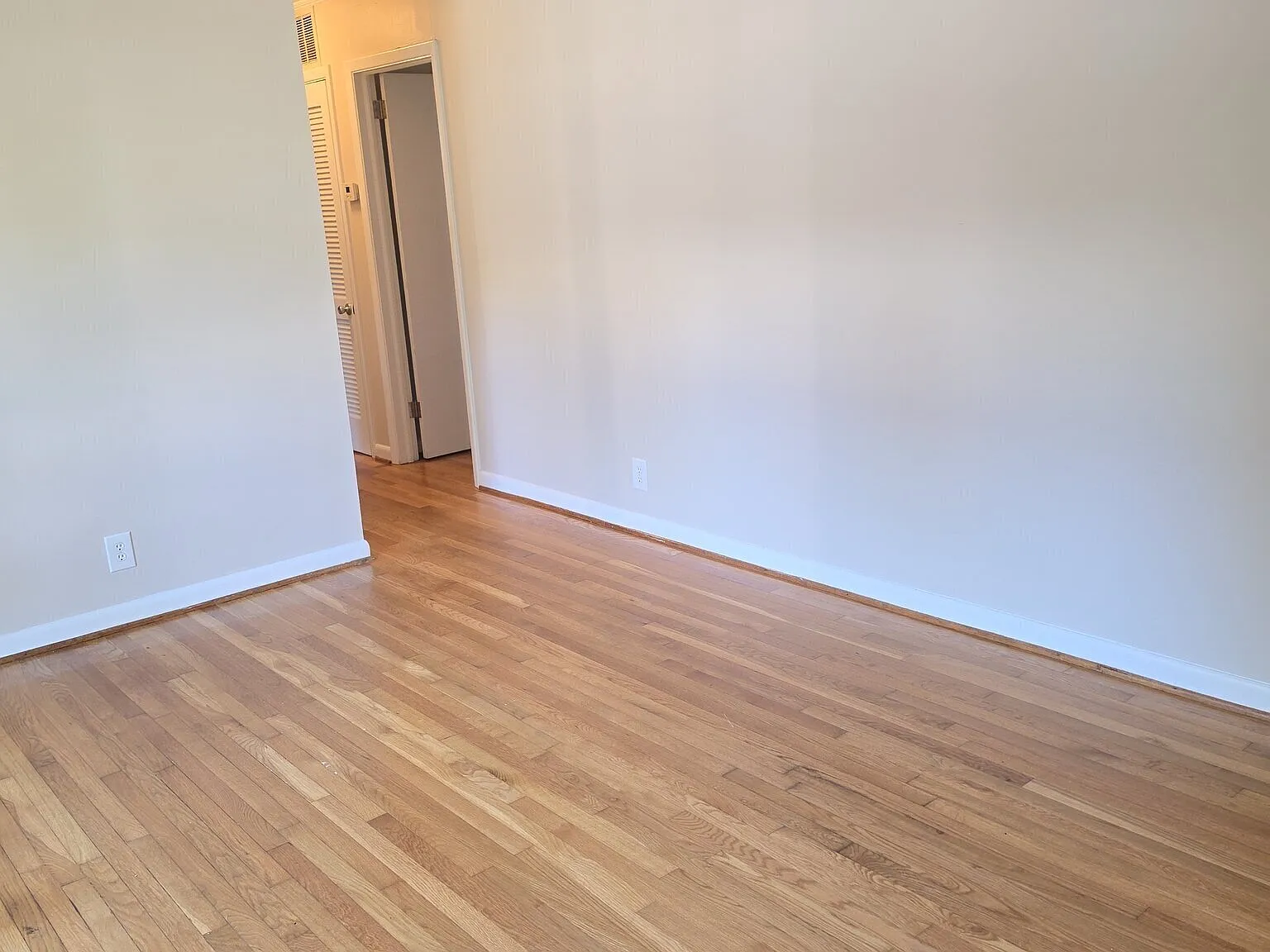 3 bed, 1.5 bath, 1075 sqft, $1,400 — Photo 4