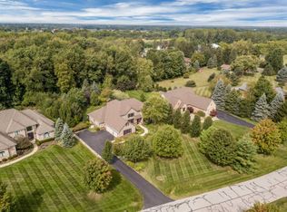 2070 Hollow Oak Dr, Ann Arbor, MI 48103