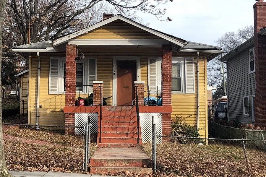 4530 Dix St NE photo 1
