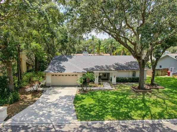 2705 Laurel Oak Dr, Plant City, FL 33566