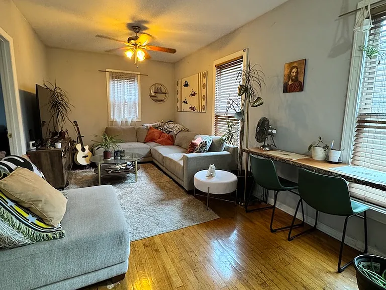 2315 N Greenview Ave #CH — Photo 1