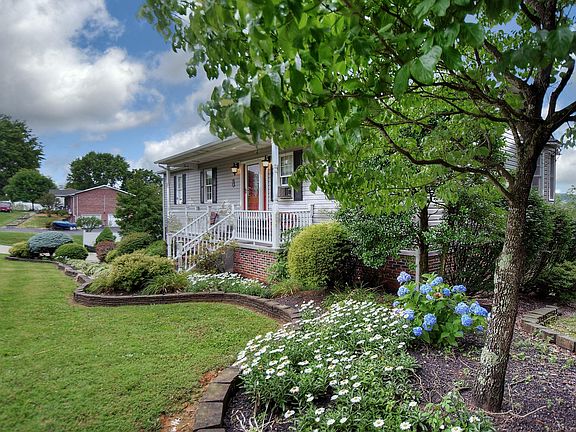 4th image of 494 Brookdale Dr
