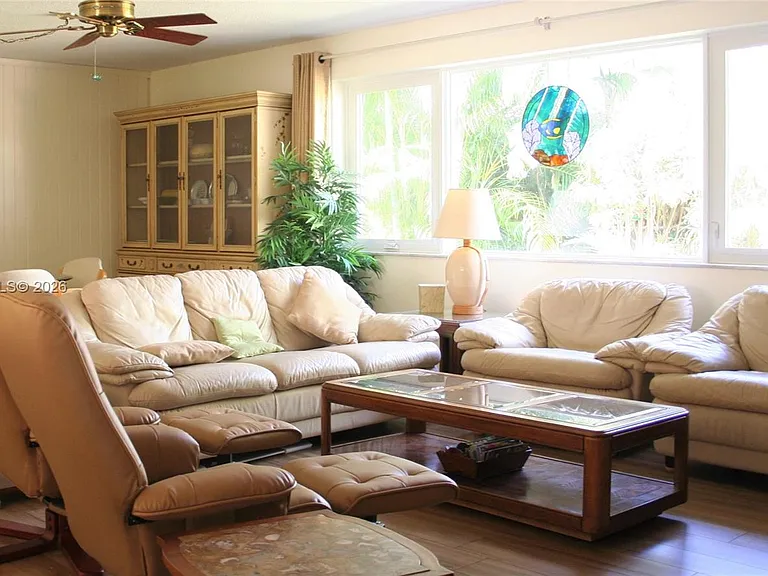 1933 Twin Dolphin Ln — Photo 9