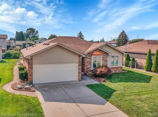 38935 Trawick Ct, Sterling Heights, MI 48310