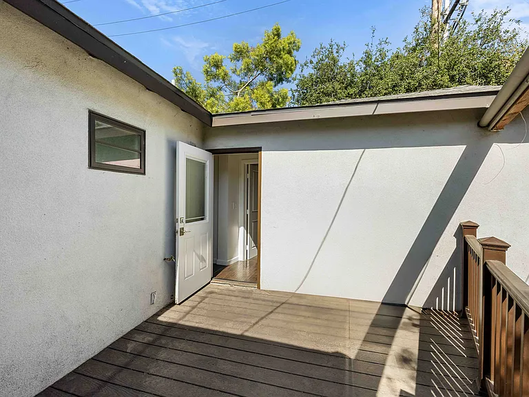 2649 Lake Ave — Photo 15