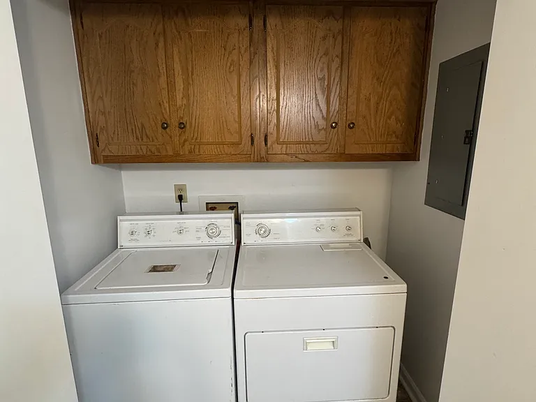 1041 Limmerick Dr — Photo 14