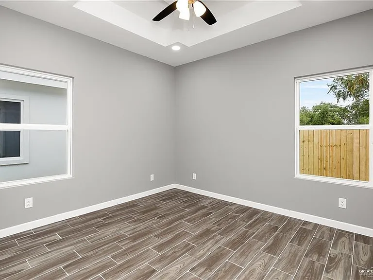 428 E Acacia St #4 — Photo 9