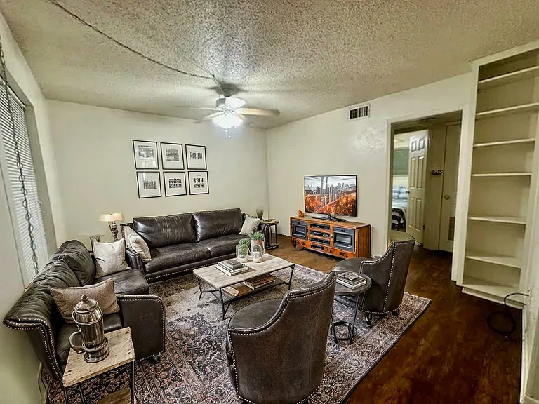 South Castle Apartments — Photo 36