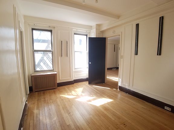 4th image of 325 W 45th St APT 810
