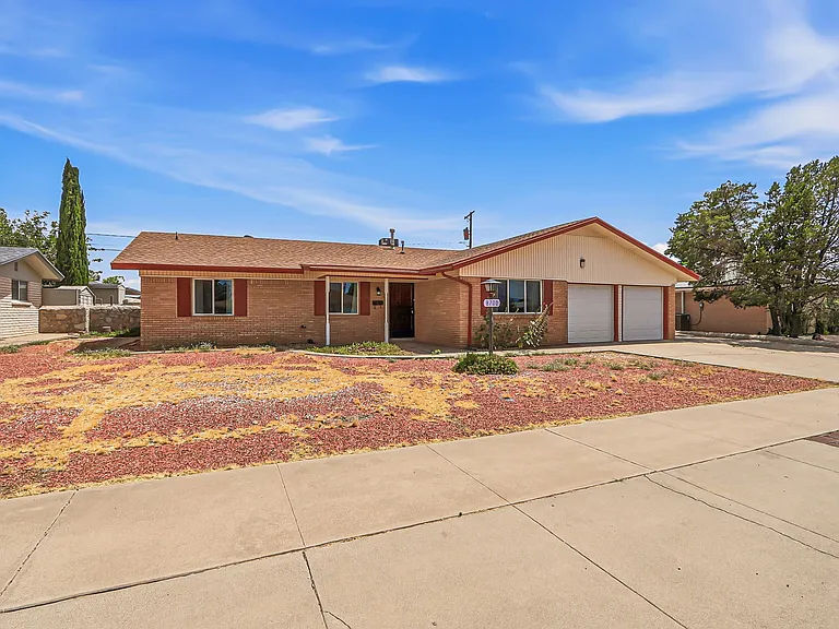 8700 Cielo Vista Dr — Photo 2